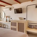 Aeolia Boutique
